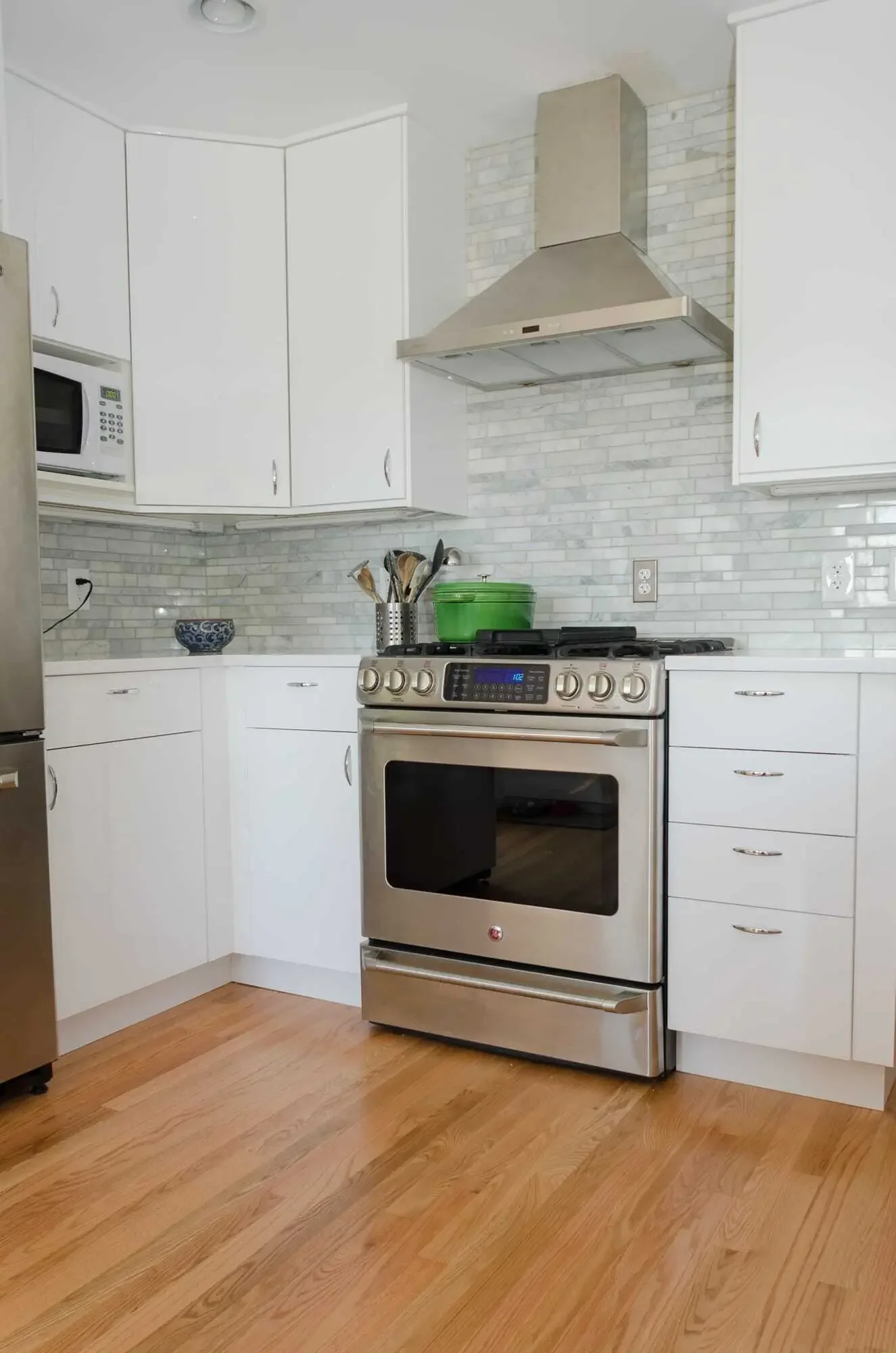 Marble tile backsplash