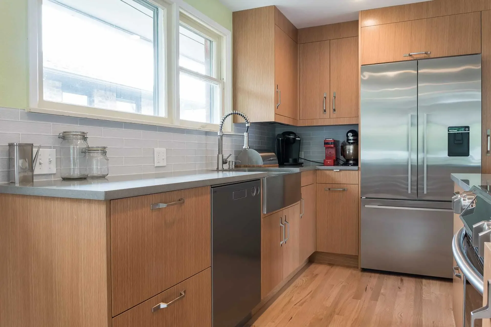 Undermount stainless steel farmhouse sink